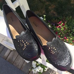 Basic Editions cut out Flats.  size 11